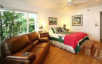 The Bay House Bed And Breakfast Hilo Bed & Breakfast