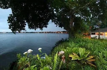 The Bay House Bed And Breakfast Hilo Bed & Breakfast